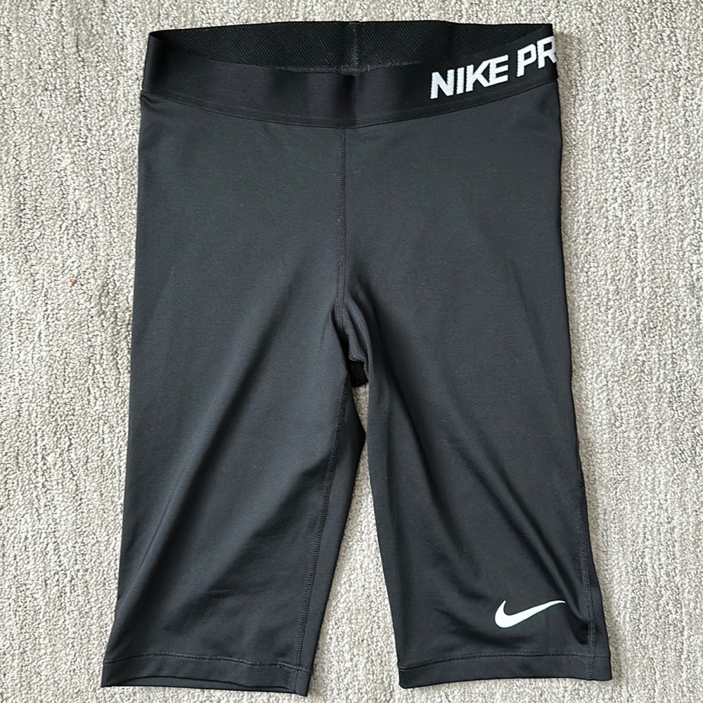 Women’s S Nike Pro biker shorts
